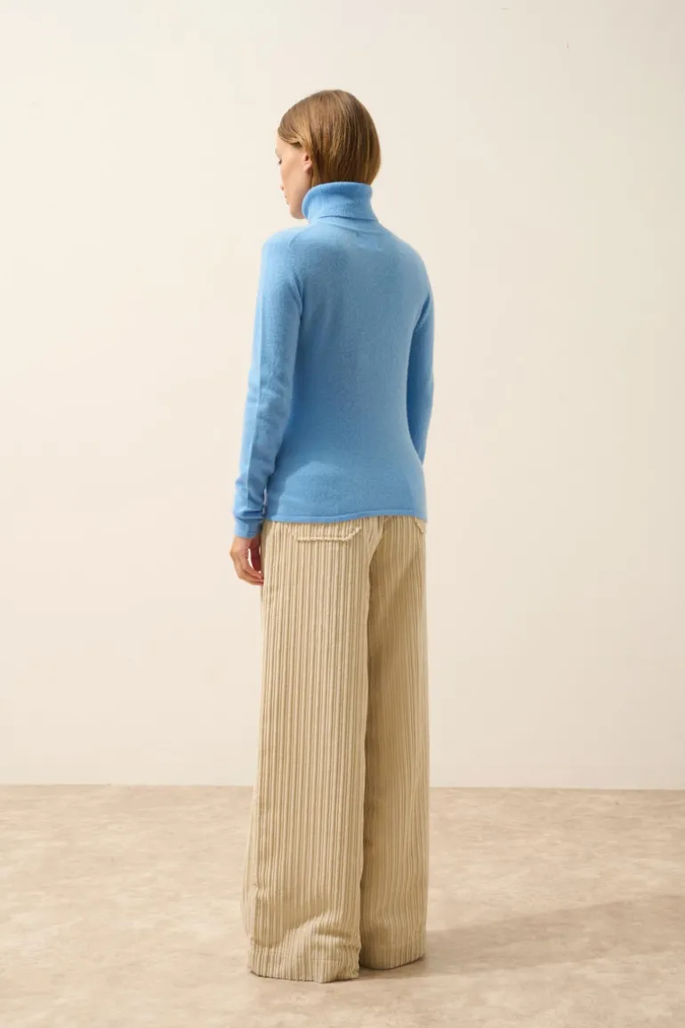 AVA pull col roulé baby blue