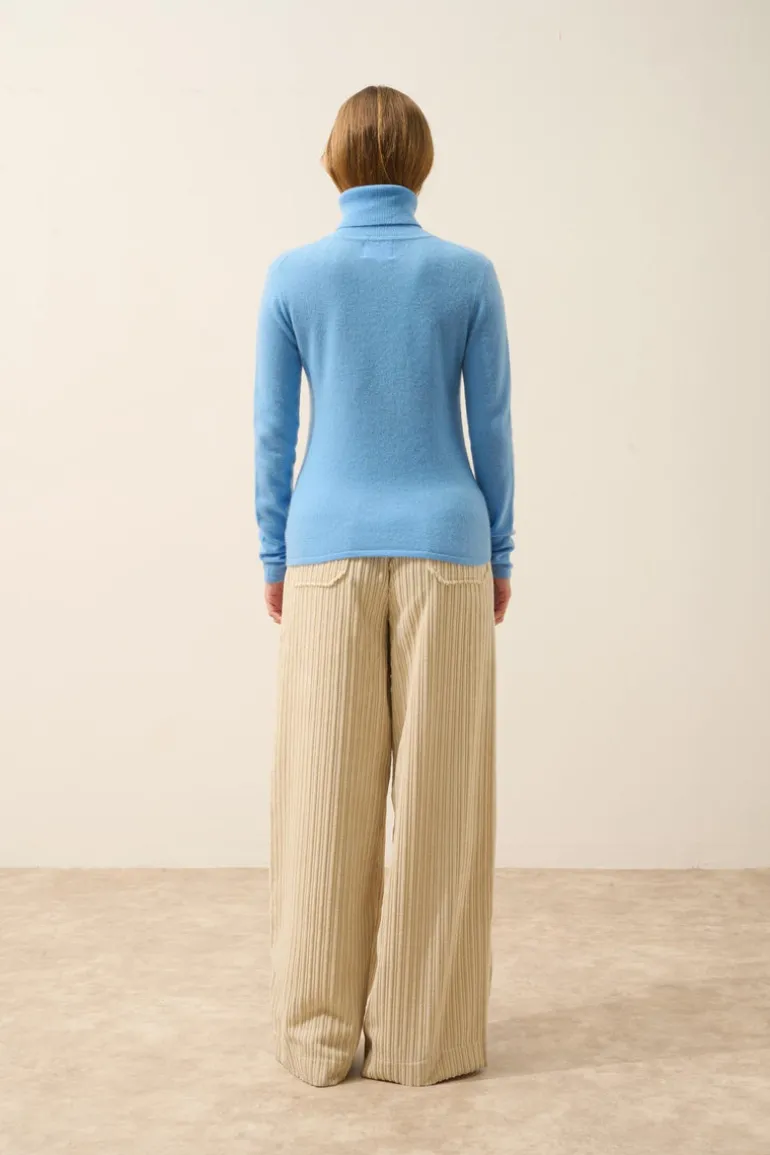 AVA pull col roulé baby blue