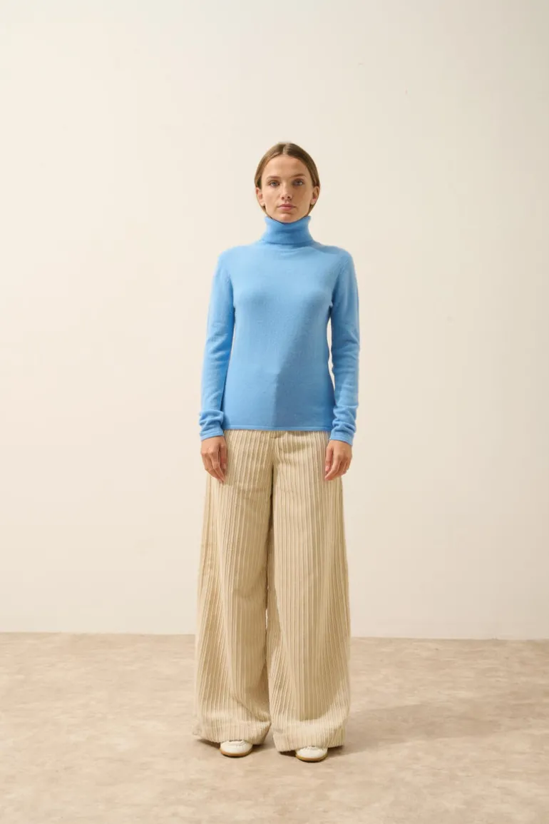 AVA pull col roulé baby blue