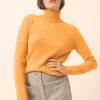 AVA pull col roulé curcuma