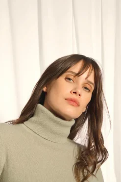 AVA pull col roulé olive