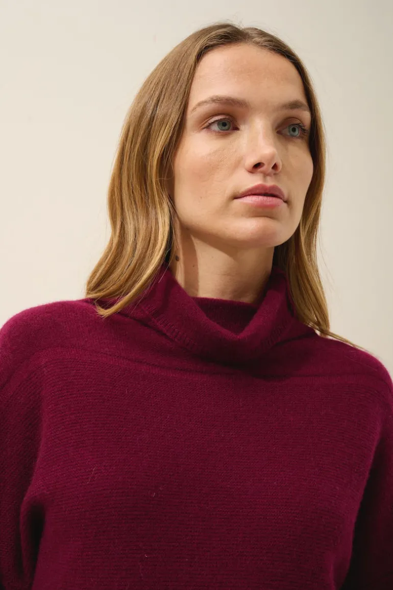 BLANTYRE pull col roulé bordeaux