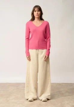 JOAN pull col v fraise