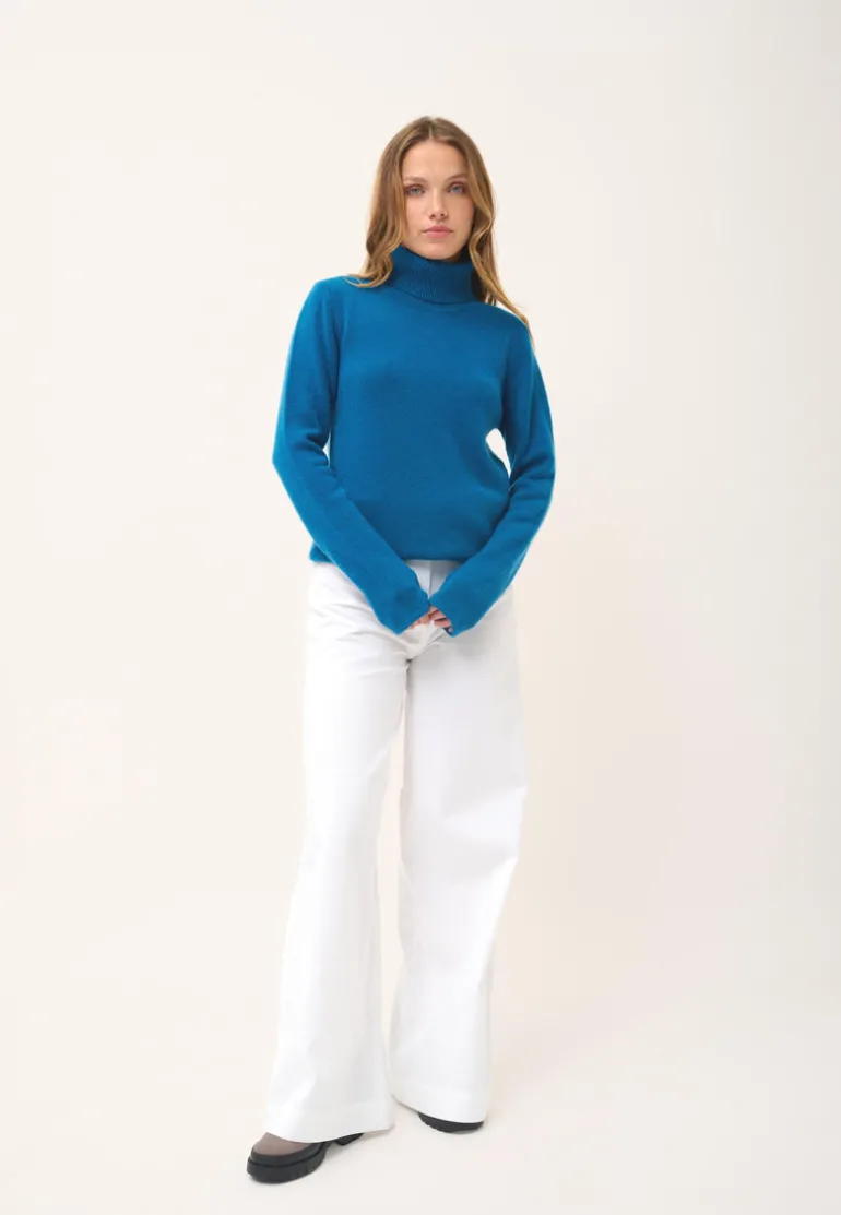 JUNE pull col roulé paon