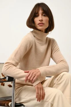 JUNE pull col roulé sable