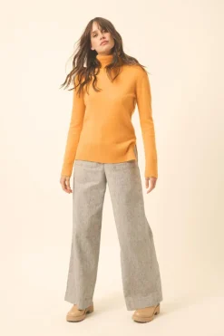 LEXIE pull col roulé curcuma