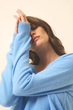 NORA pull col v baby blue