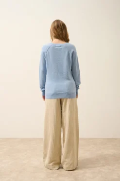 PHOEBE pull col v bleu ciel chiné