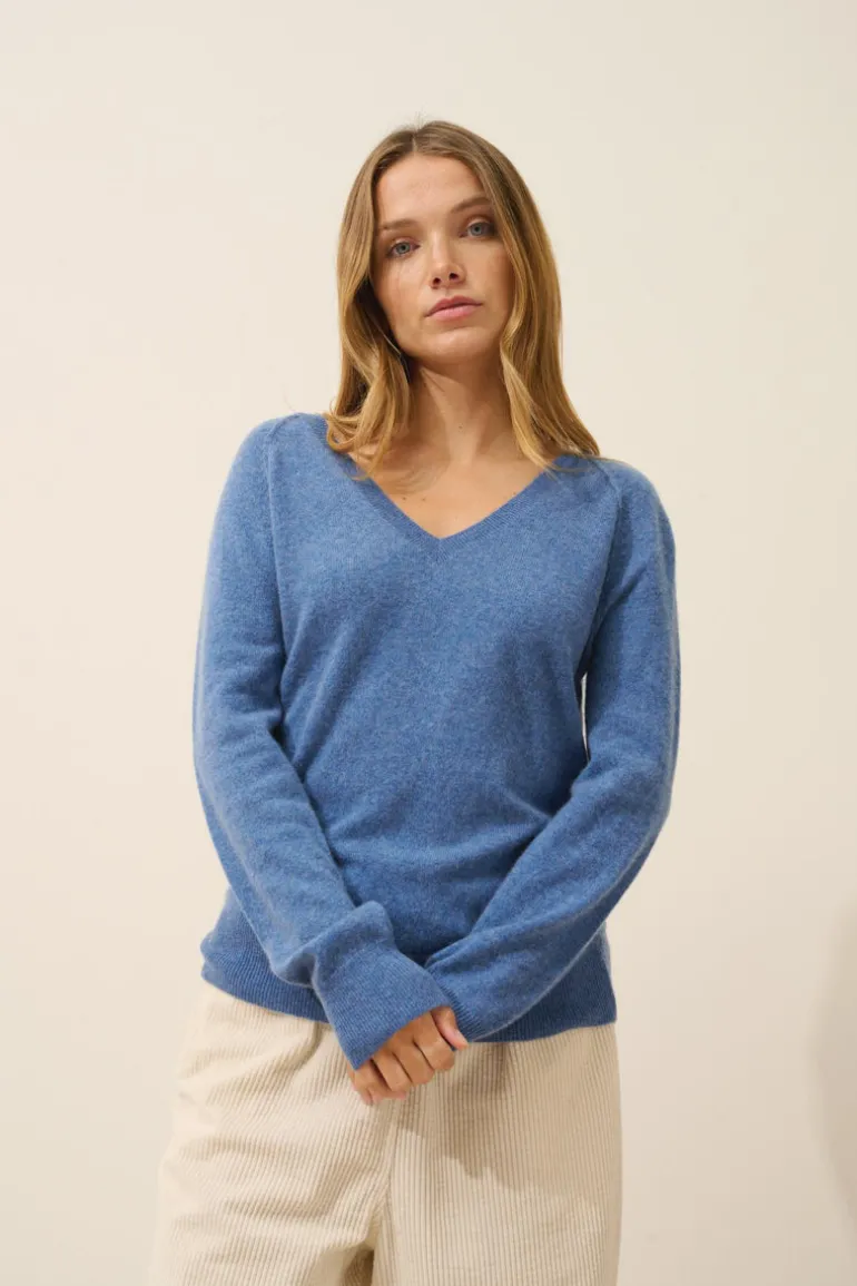 PHOEBE pull col v bleu denim